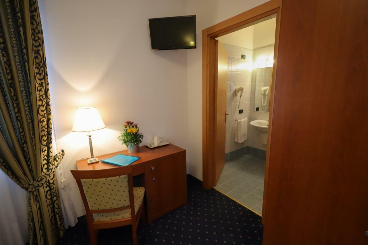 Hotel Da Roberto Лацизе Екстер'єр фото