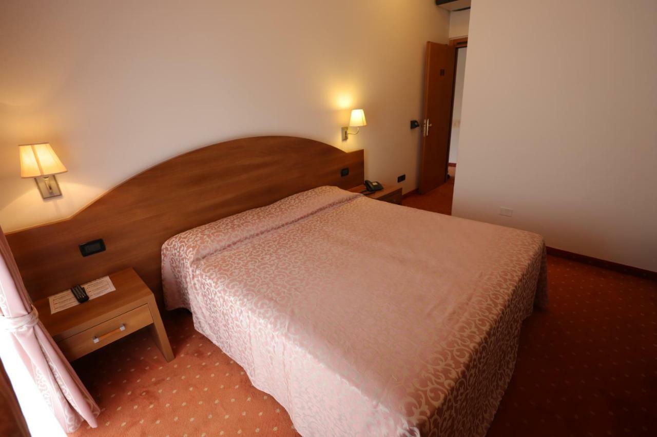 Hotel Da Roberto Лацизе Екстер'єр фото