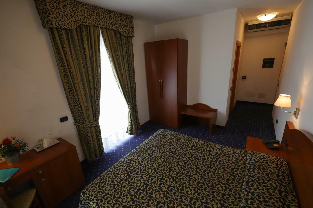Hotel Da Roberto Лацизе Екстер'єр фото