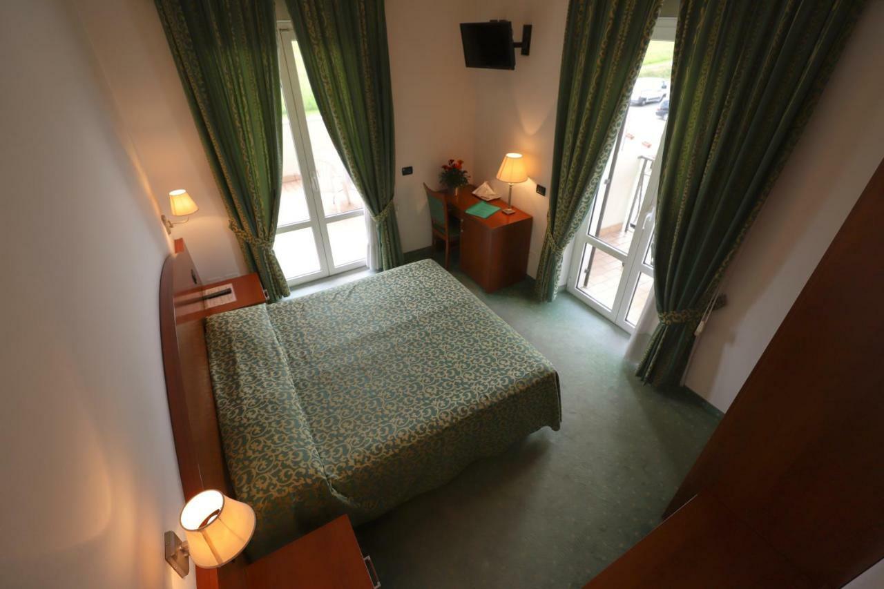 Hotel Da Roberto Лацизе Екстер'єр фото