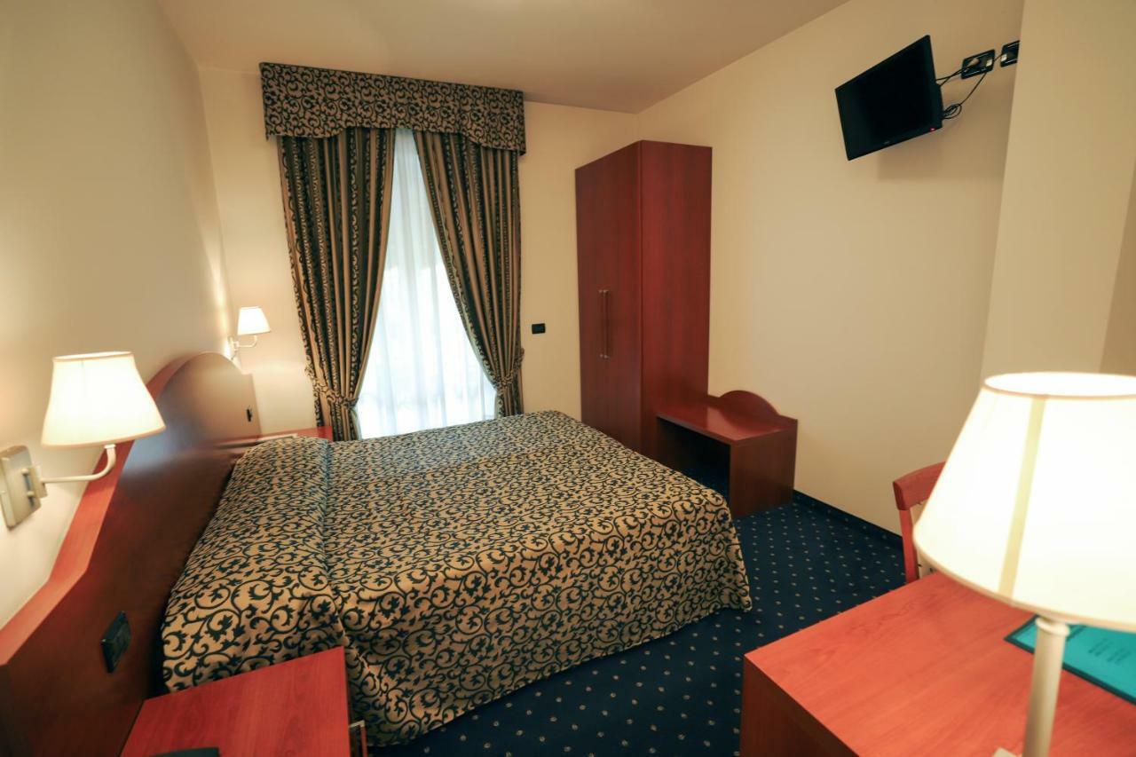 Hotel Da Roberto Лацизе Екстер'єр фото